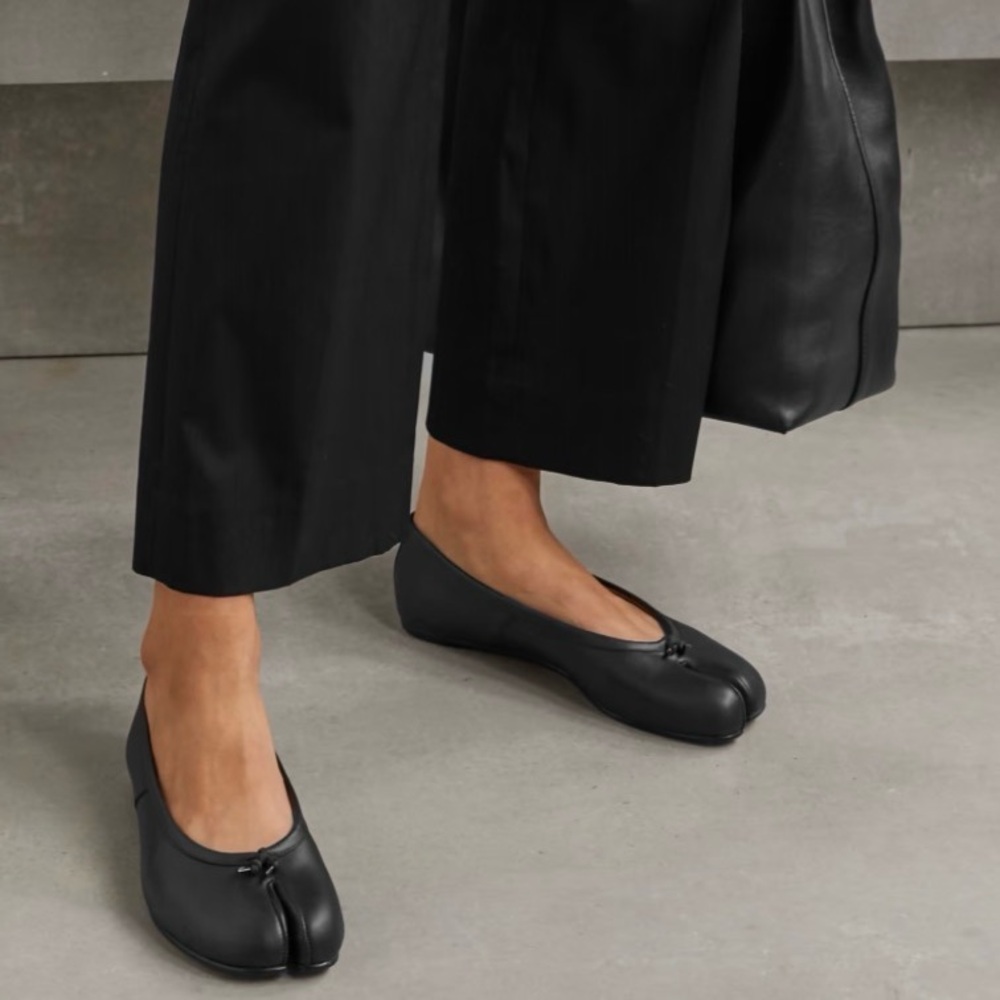 Ballet Tabi Flats in Olive Green Velvet - Picture 4 of 8